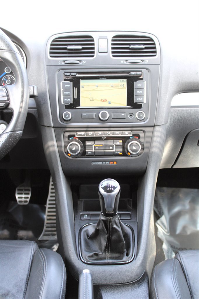 Used 2012 Volkswagen Golf 4-Door image 14
