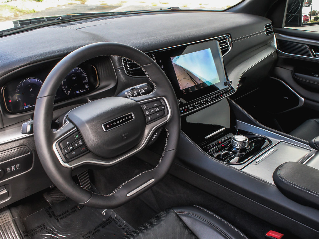 Used 2025 Jeep Wagoneer 4WD image 15