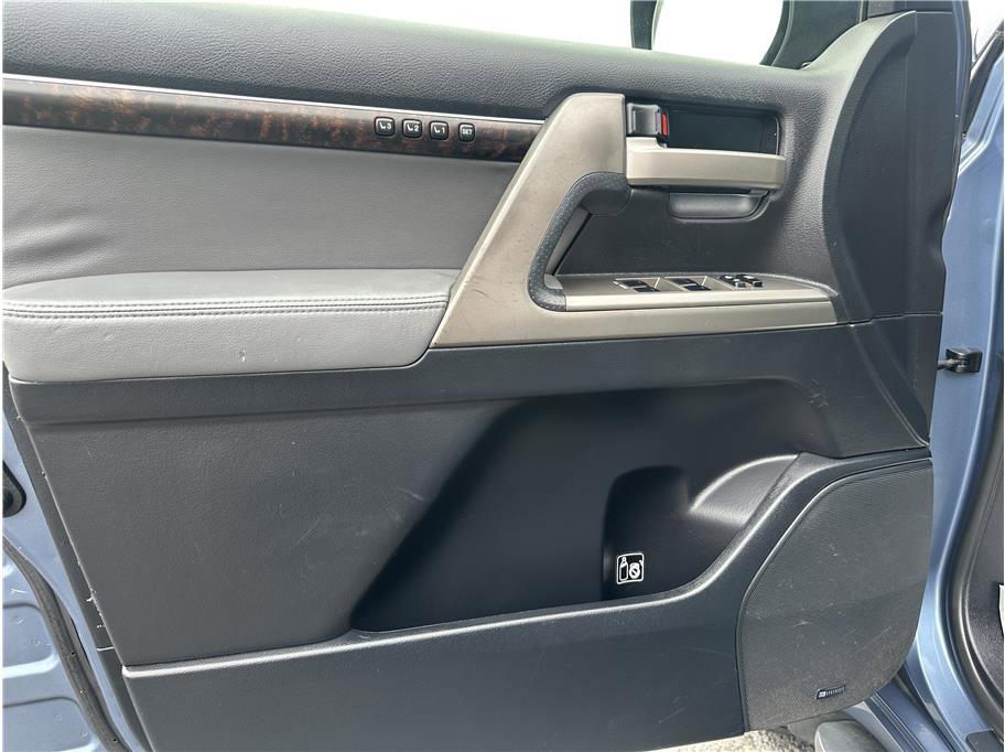 Used 2011 Toyota Land Cruiser w/ Upgrade Pkg image 17