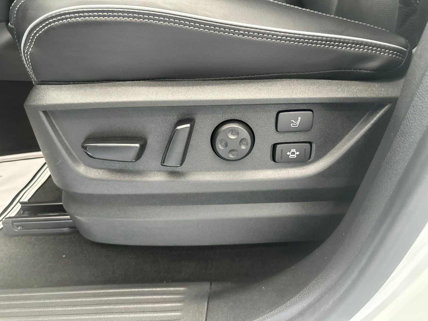Used 2025 INFINITI QX80 Sensory AWD/4WD image 19
