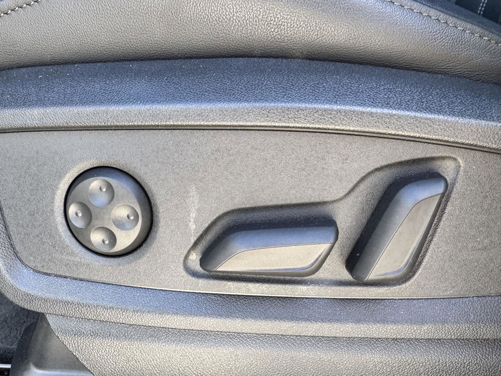 Used 2025 Audi Q5 2.0T Premium image 12