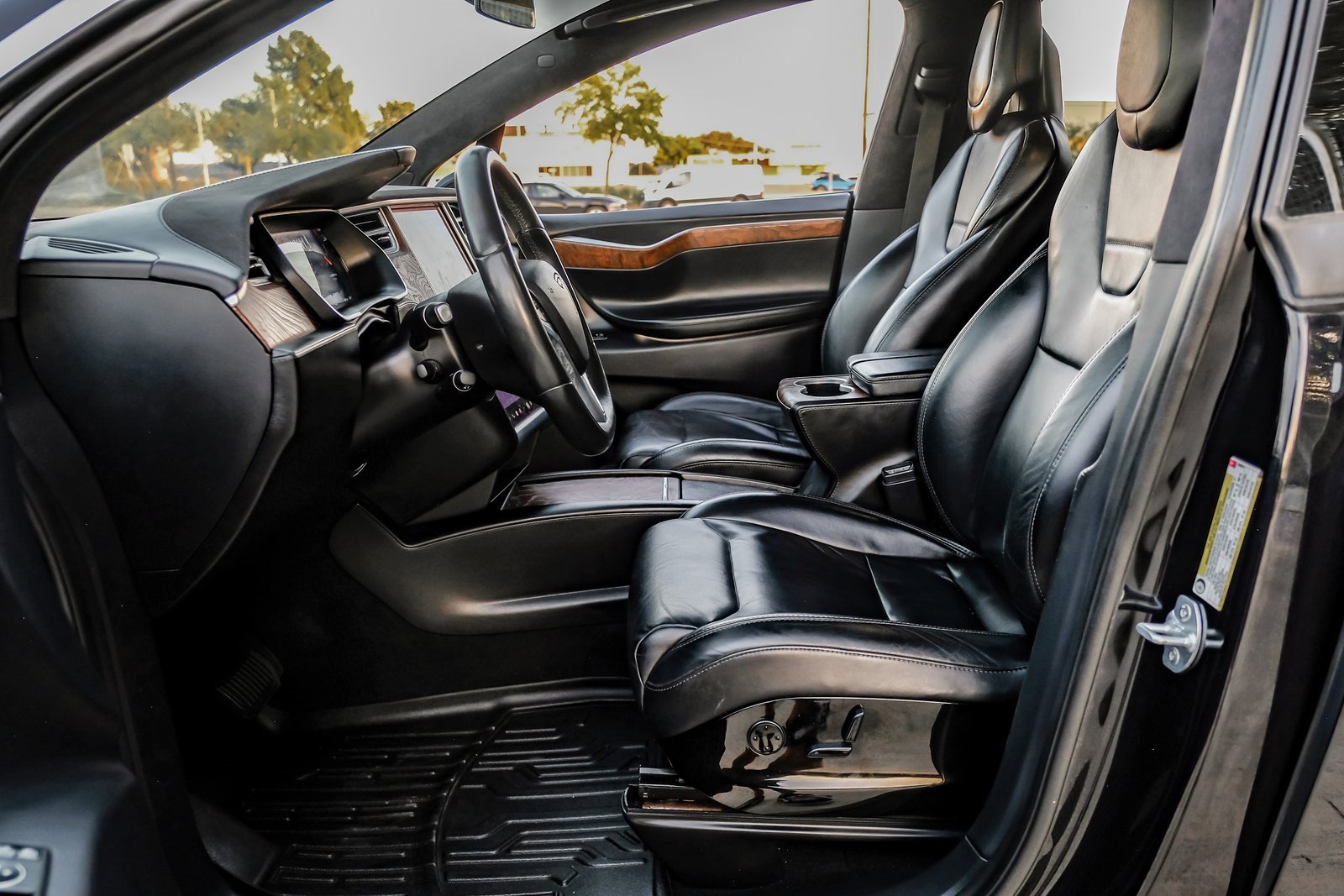 Used 2017 Tesla Model X 75D image 4