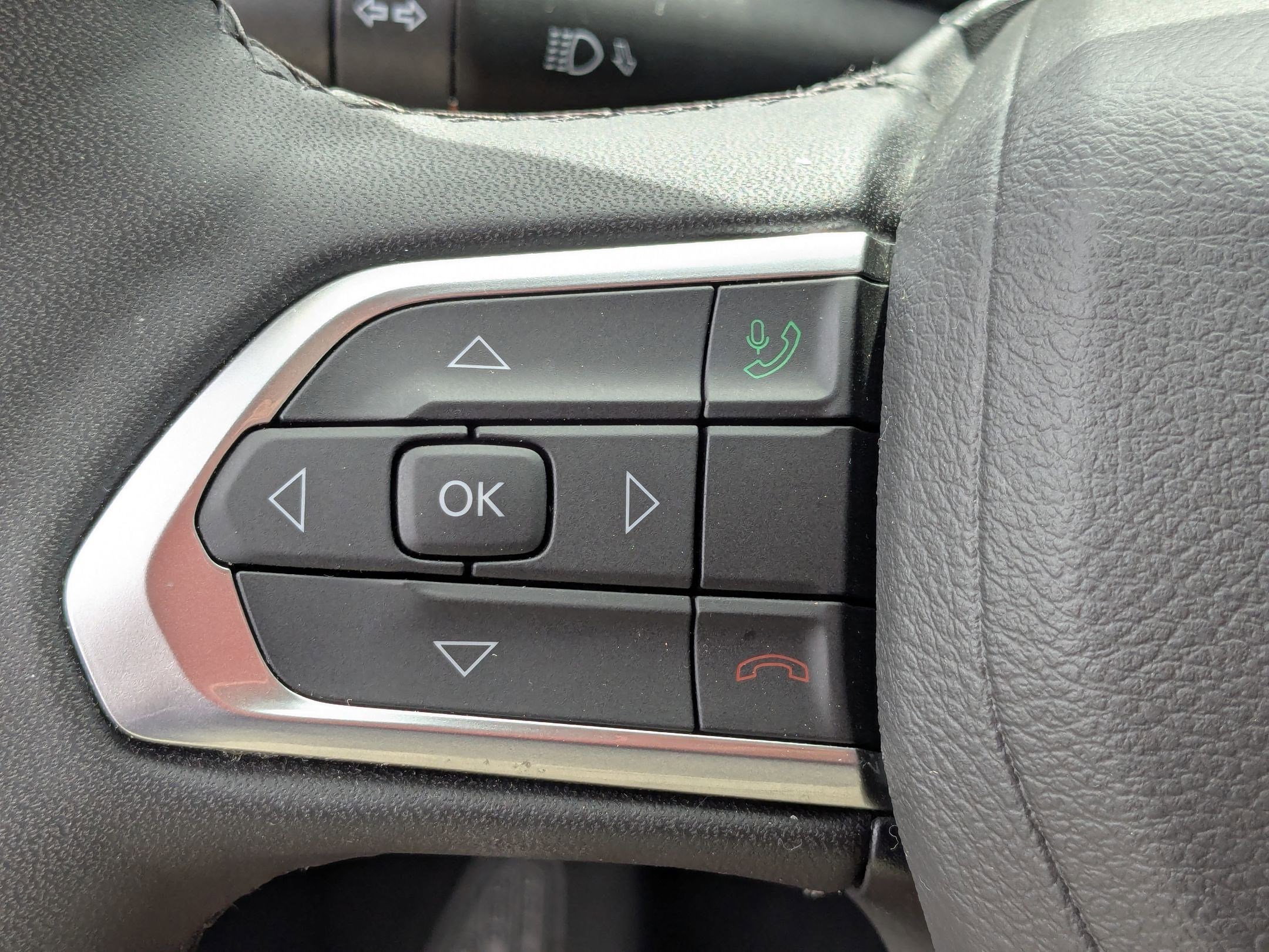 Used 2025 Jeep Compass Limited AWD/4WD image 16