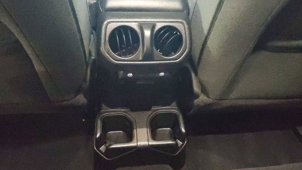 Used 2025 Jeep Gladiator Sport image 12