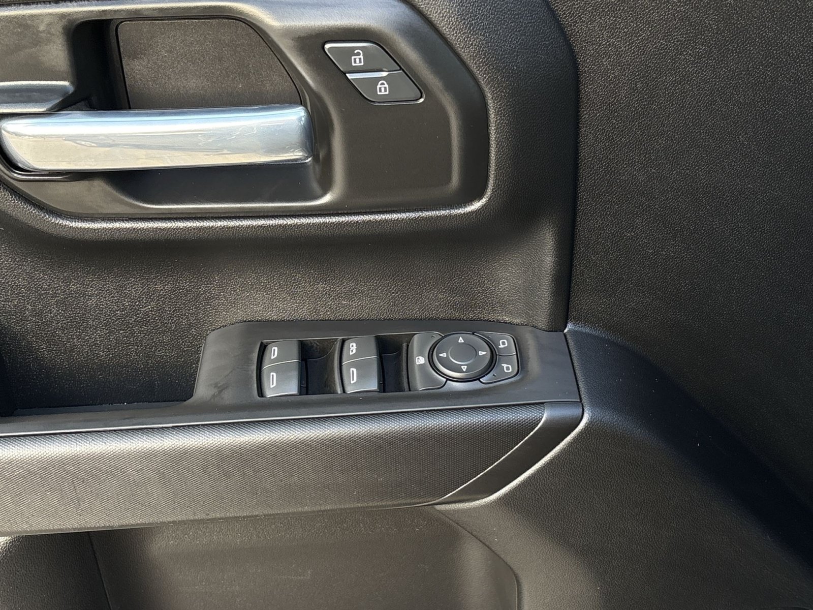 Used 2021 Chevrolet Silverado 1500 Custom w/ LPO, Dark Essentials Package AWD/4WD image 19