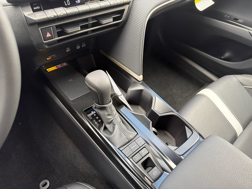 New 2026 Toyota Camry Hybrid FWD image 30