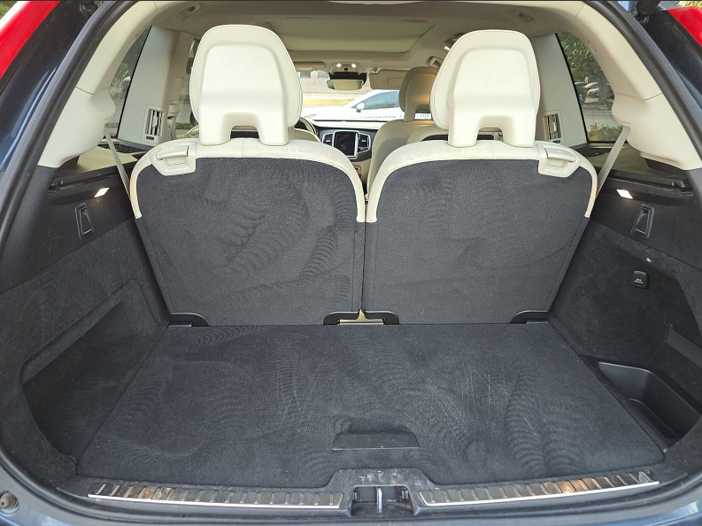 Used 2021 Volvo XC90 T6 Momentum w/ Advanced Package AWD/4WD image 6