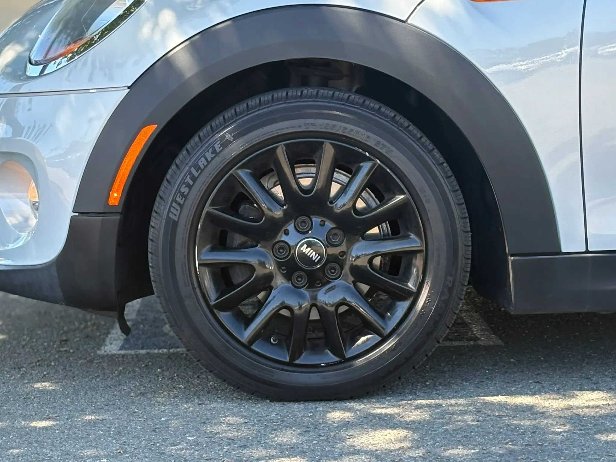 Used 2015 MINI Cooper 4-Door Hardtop image 23