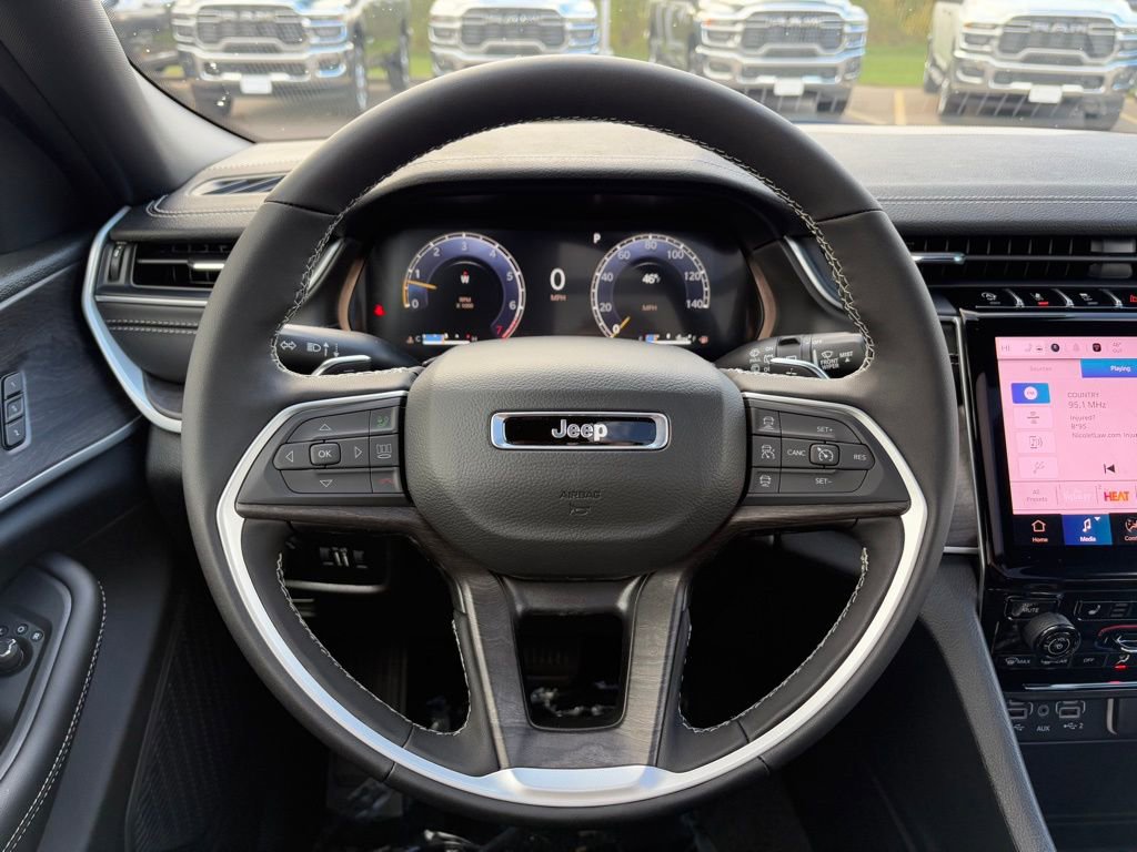New 2025 Jeep Grand Cherokee Limited w/ Black Appearance Package AWD/4WD image 20