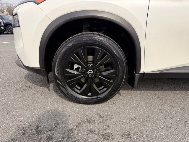 Certified 2023 Nissan Rogue SV image 9