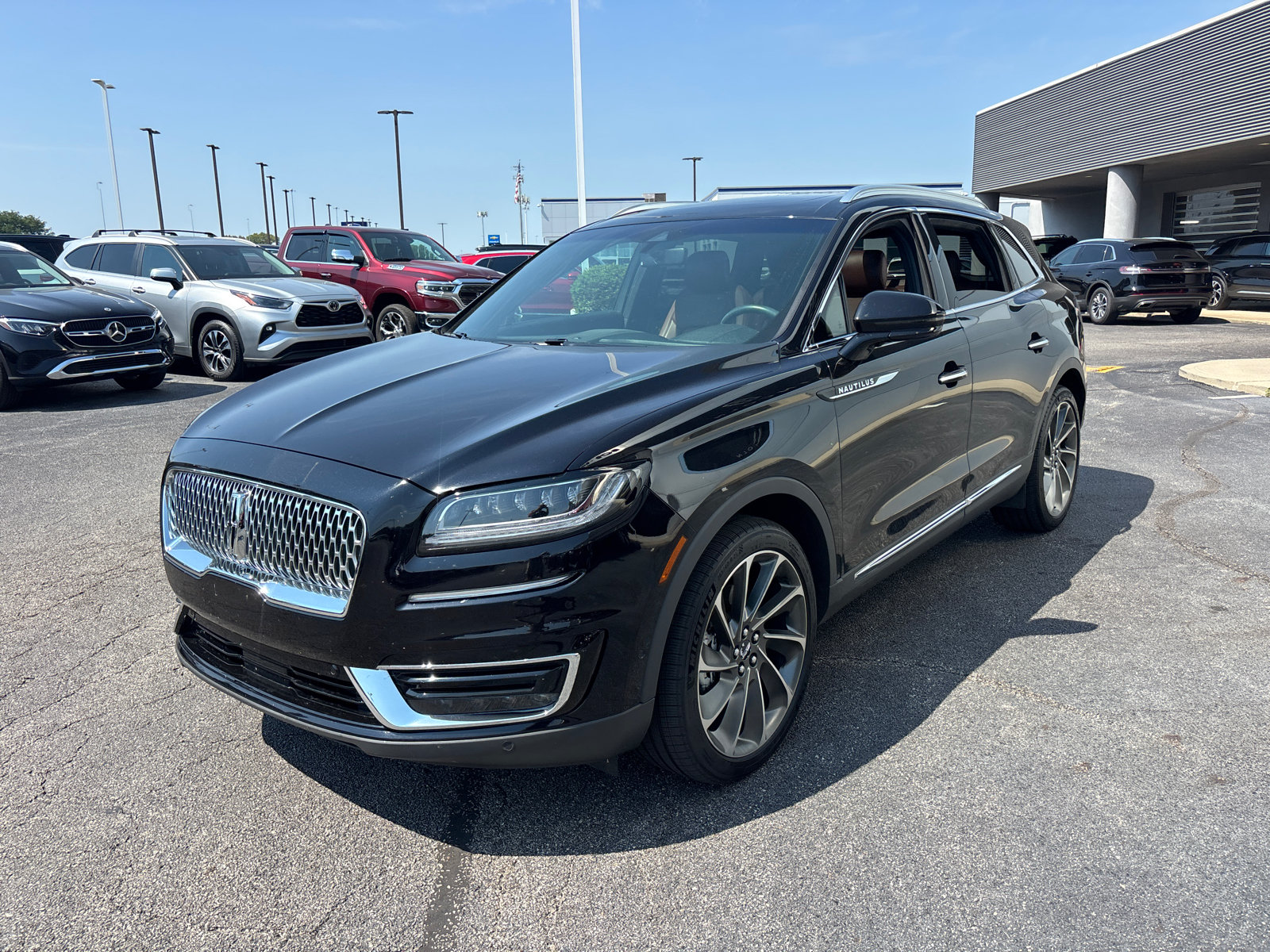 Certified 2020 Lincoln Nautilus Reserve w/ Equipment Group 202A AWD/4WD image 3