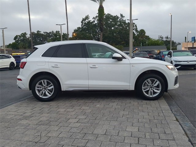Used 2023 Audi Q5 2.0T Premium w/ Convenience Package image 3