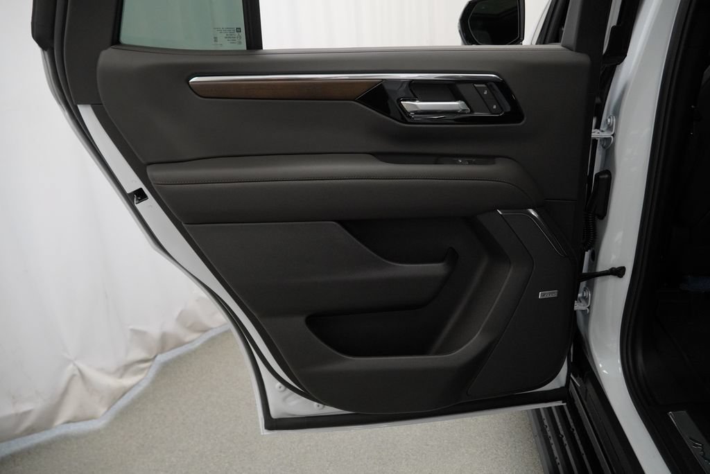 Used 2026 Chevrolet Tahoe High Country AWD/4WD image 26