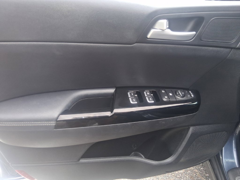Certified 2022 Kia Sportage Nightfall Edition w/ Nightfall Fwd Premium Package image 10