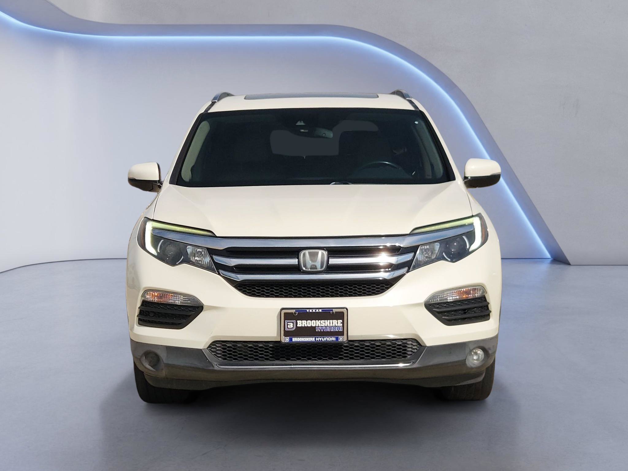 Used 2017 Honda Pilot Touring image 2