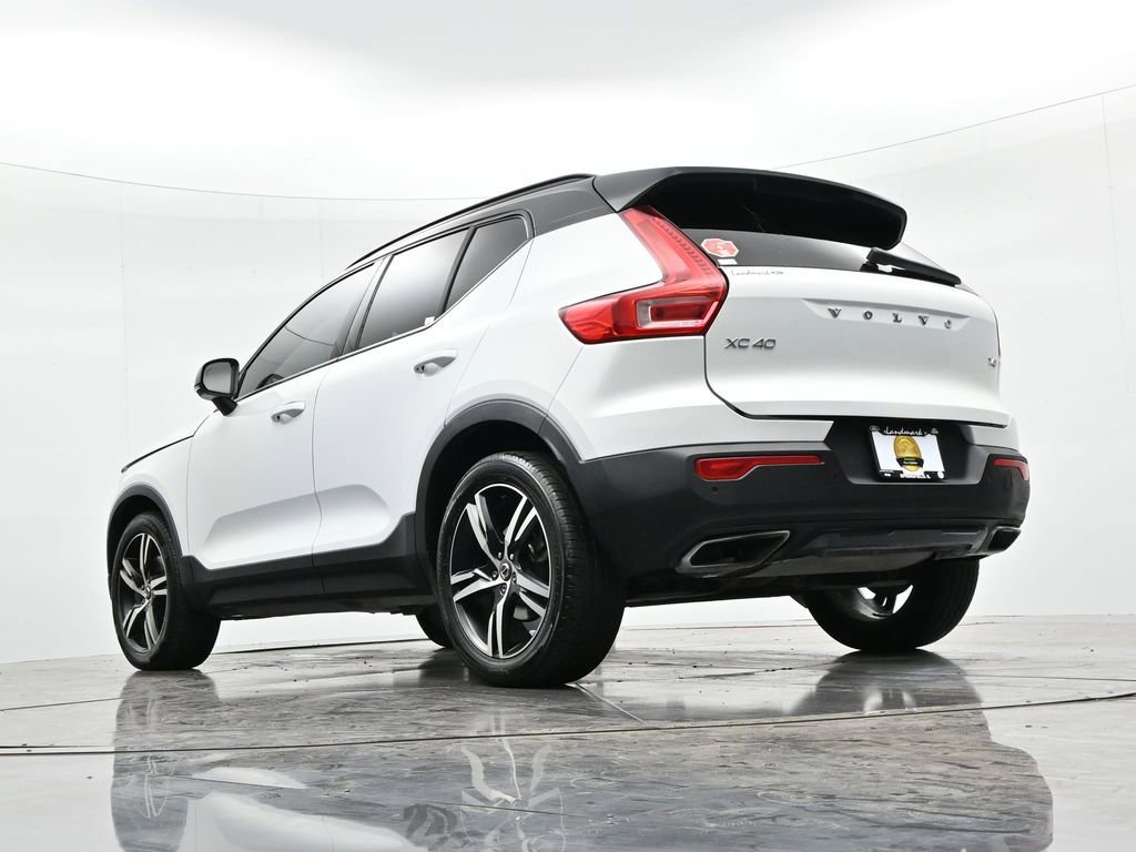 Used 2020 Volvo XC40 T4 R-Design image 21