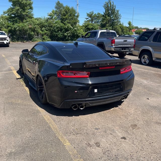 Used 2018 Chevrolet Camaro SS RWD image 5