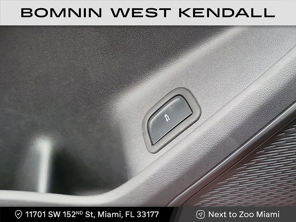 Used 2025 Chevrolet Traverse LT image 23