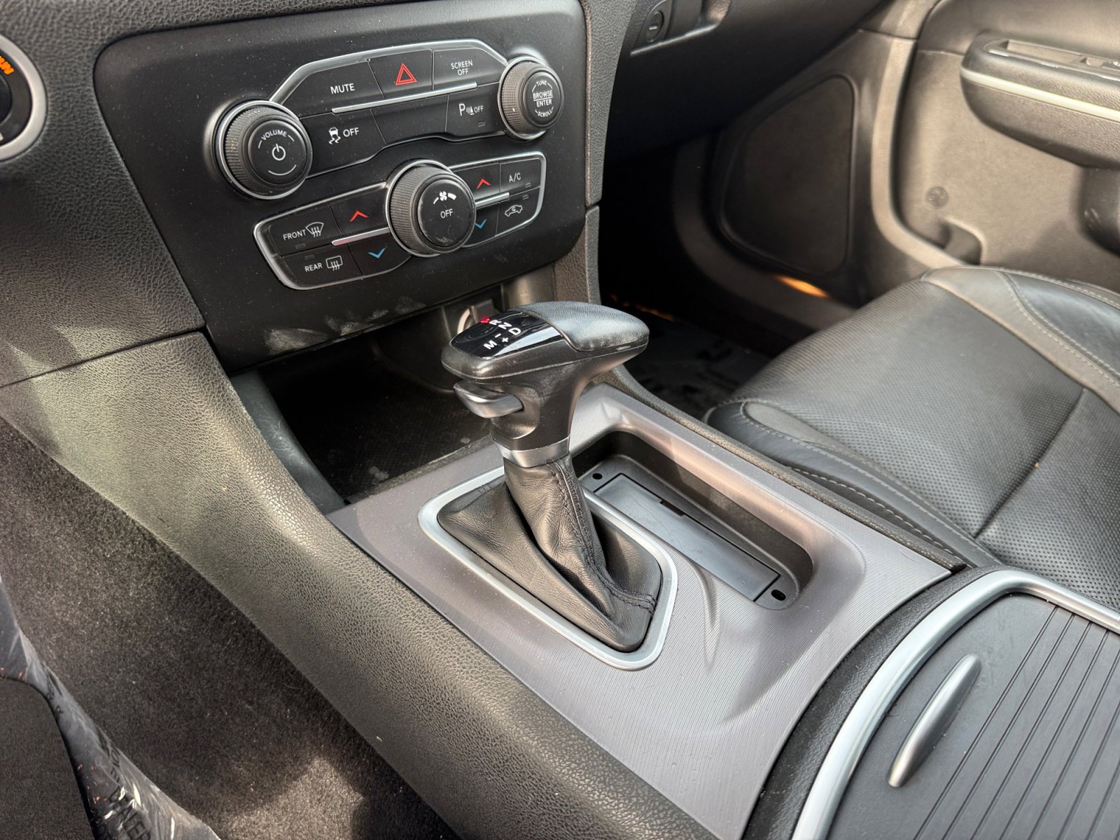 Used 2022 Dodge Charger SXT w/ Leather Interior Group image 13