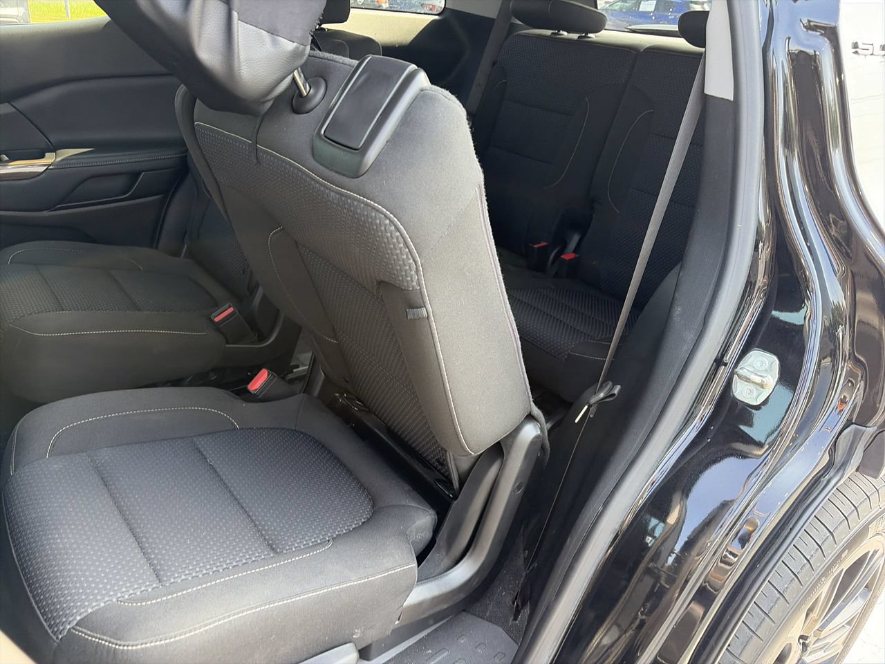 Used 2023 GMC Acadia SLE w/ Driver Convenience Package FWD image 20