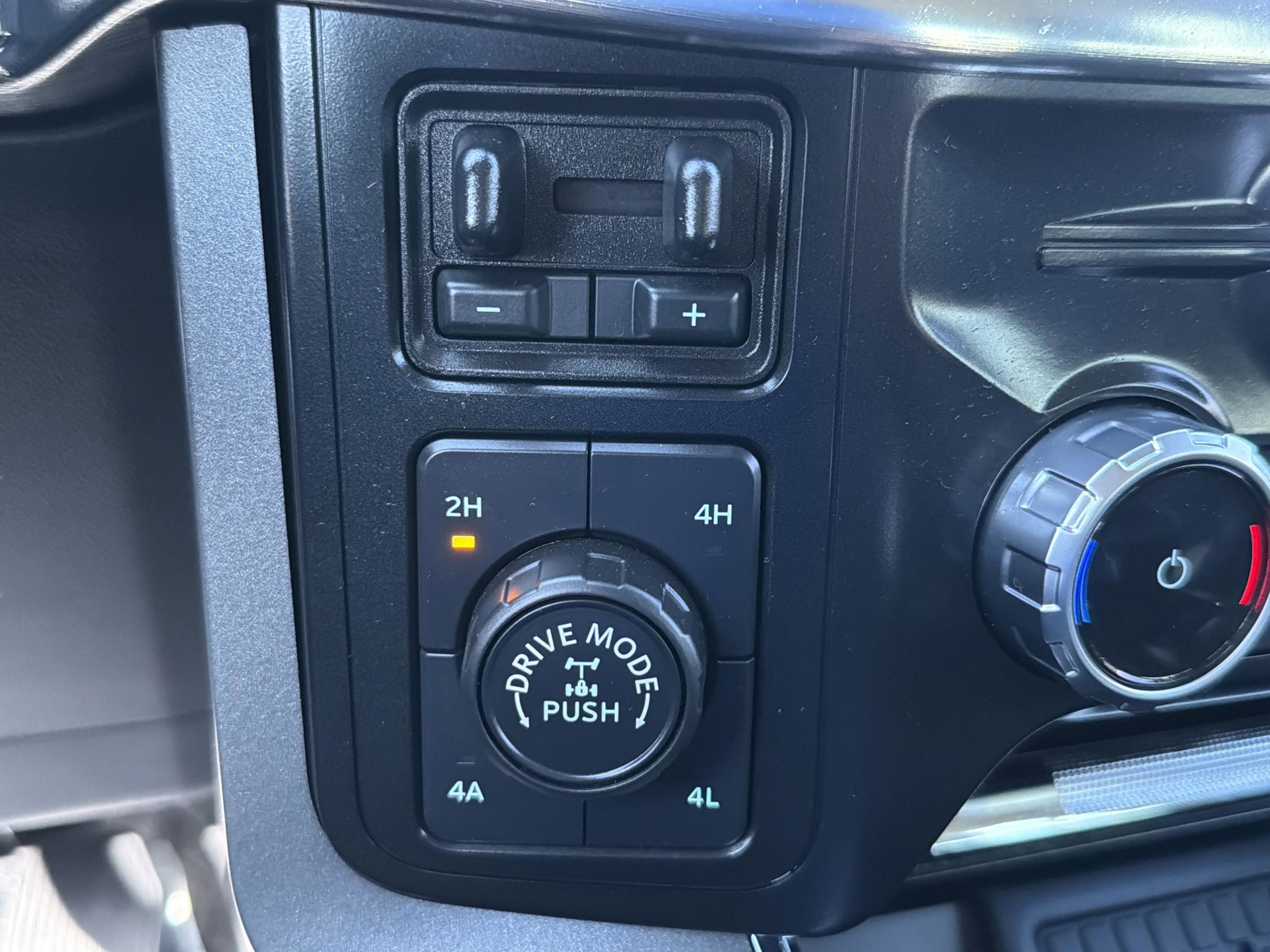 Used 2023 Ford F150 Lariat w/ Trailer Tow Package image 19