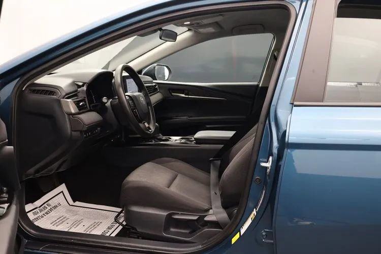 Used 2025 Toyota Camry LE FWD image 11