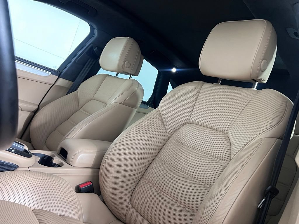 Certified 2020 Porsche Macan Turbo AWD/4WD image 5