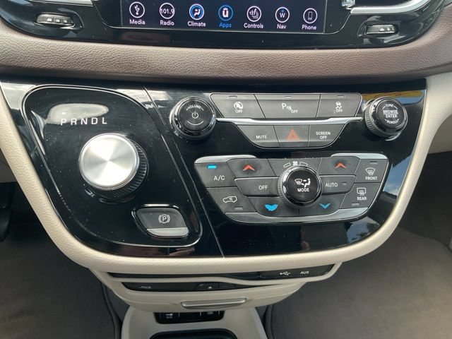 Used 2019 Chrysler Pacifica Touring-L Plus w/ Tire & Wheel Group FWD image 32