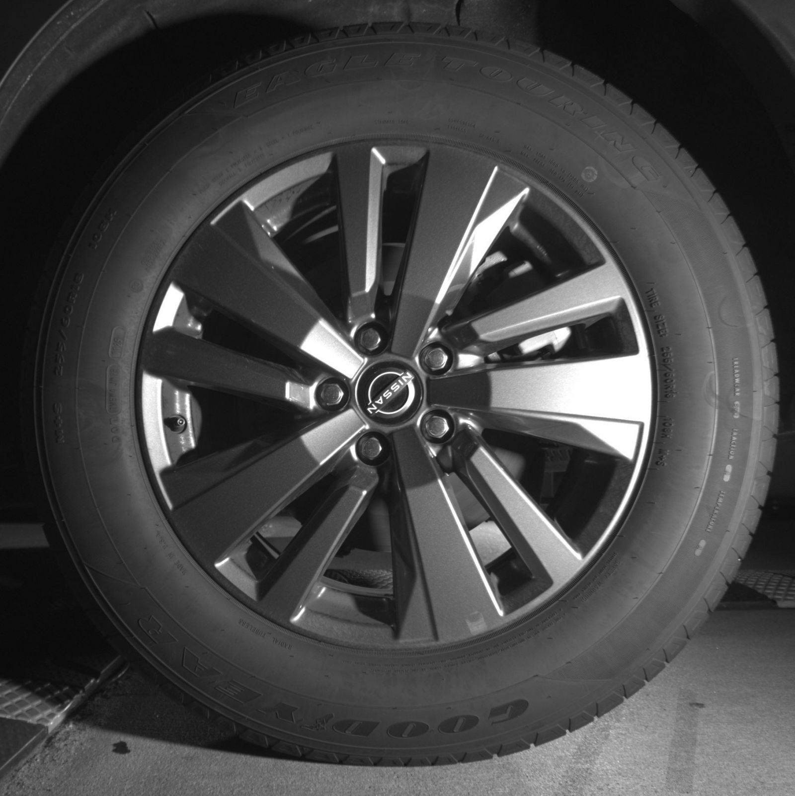 Used 2025 Nissan Pathfinder SV FWD image 17