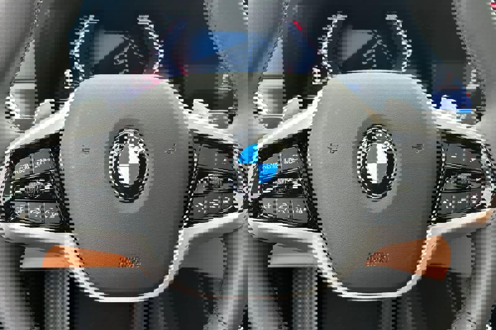 Used 2025 BMW 330i Sedan w/ Premium Package RWD image 25