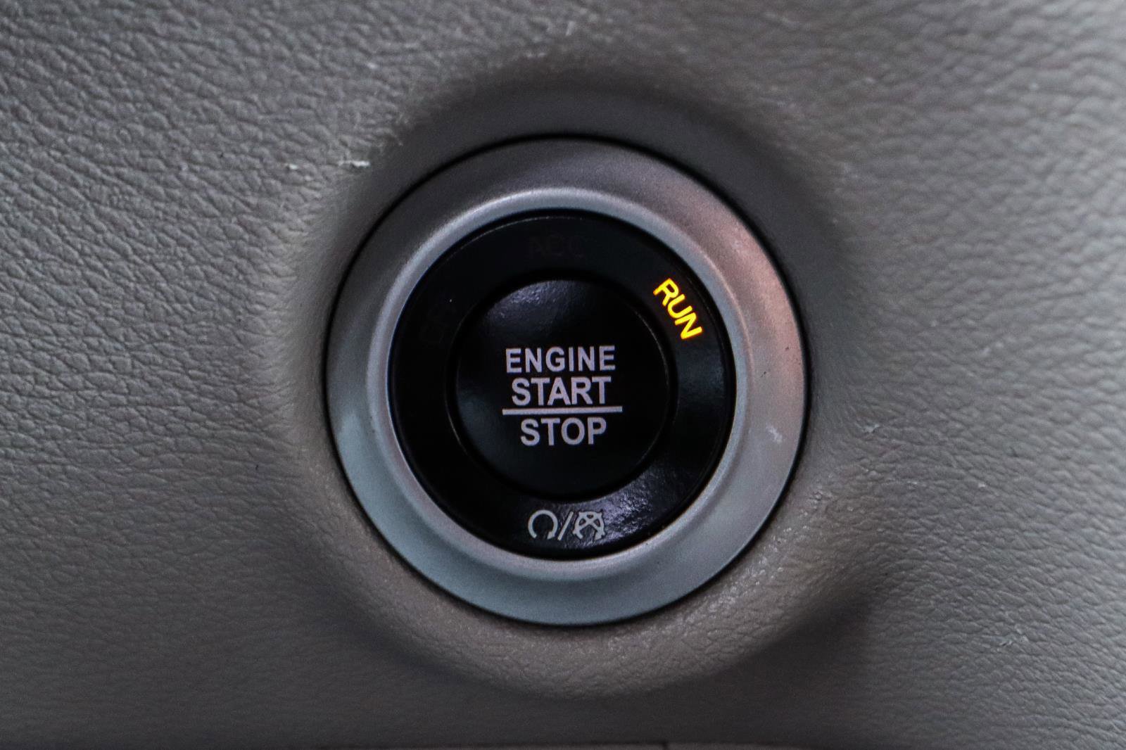 Used 2023 Chrysler Pacifica Touring-L FWD image 15