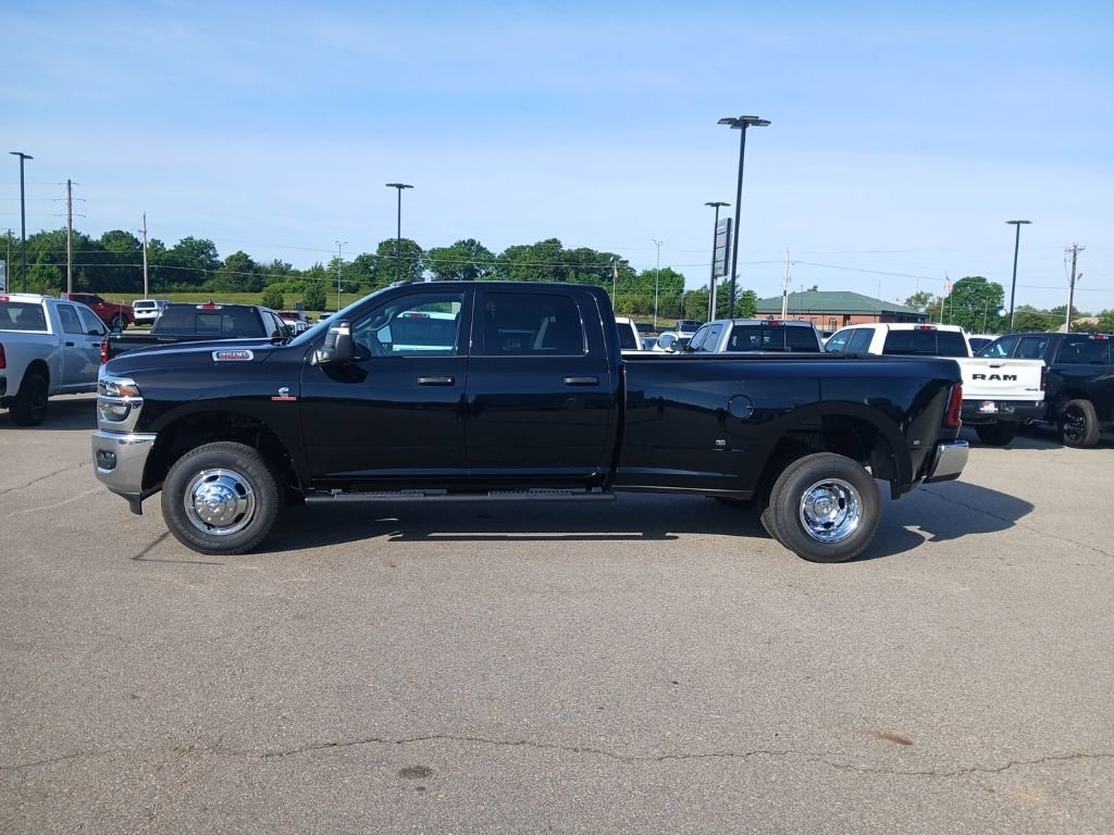 New 2026 RAM 3500 Tradesman AWD/4WD image 5