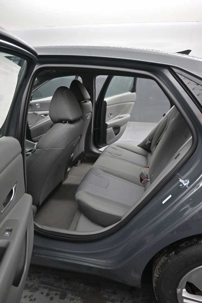 New 2026 Hyundai Elantra SE FWD image 15