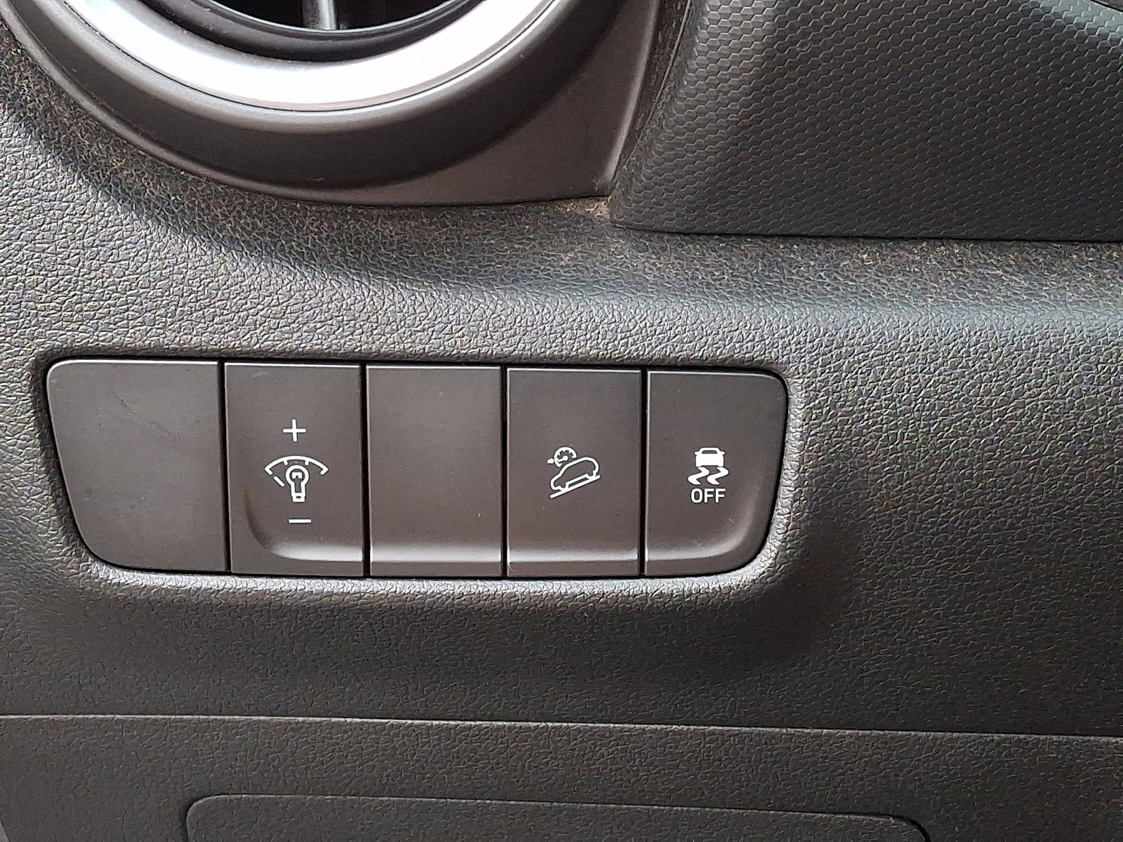 Certified 2022 Hyundai Kona SEL w/ Cargo Package AWD/4WD image 25