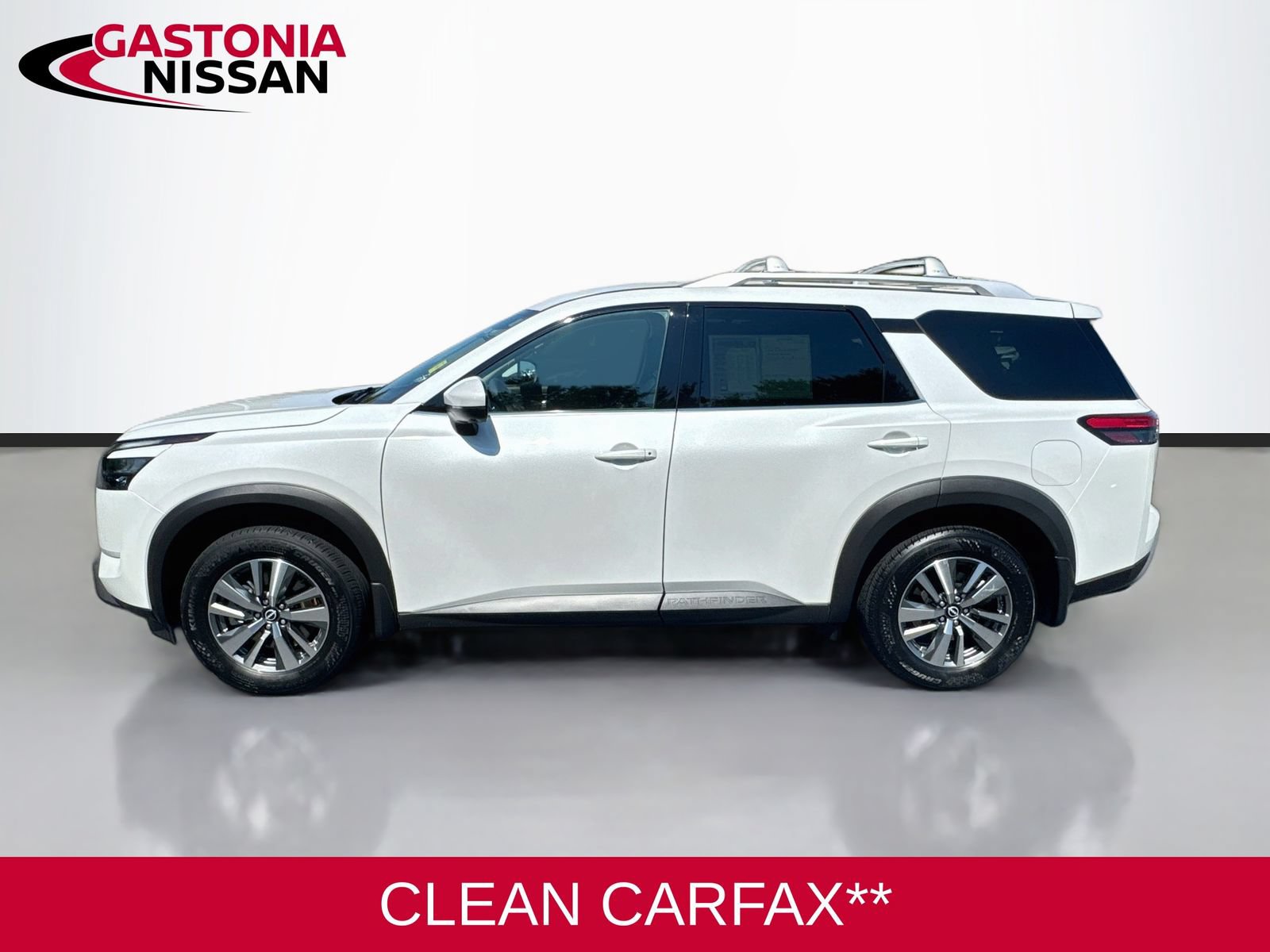 Used 2025 Nissan Pathfinder SL w/ Black Appearance Package FWD image 5