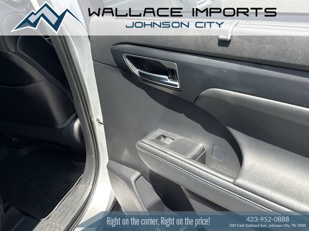 Used 2021 Toyota Highlander XLE AWD/4WD image 41