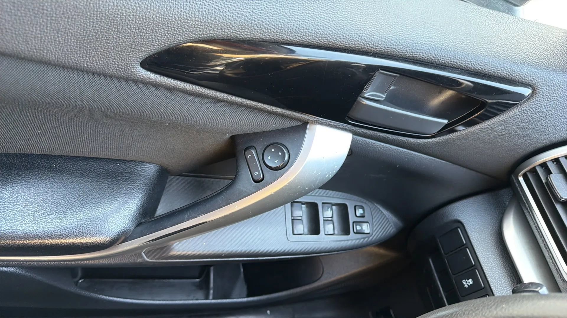 Used 2018 Mitsubishi Eclipse Cross ES AWD/4WD image 22