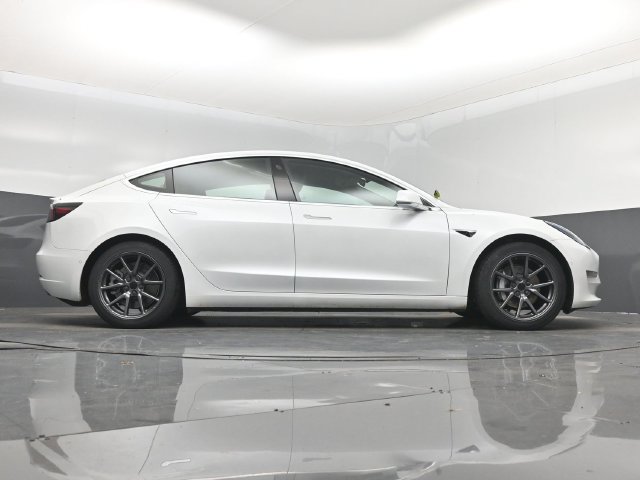 Used 2020 Tesla Model 3 Standard Range RWD image 16