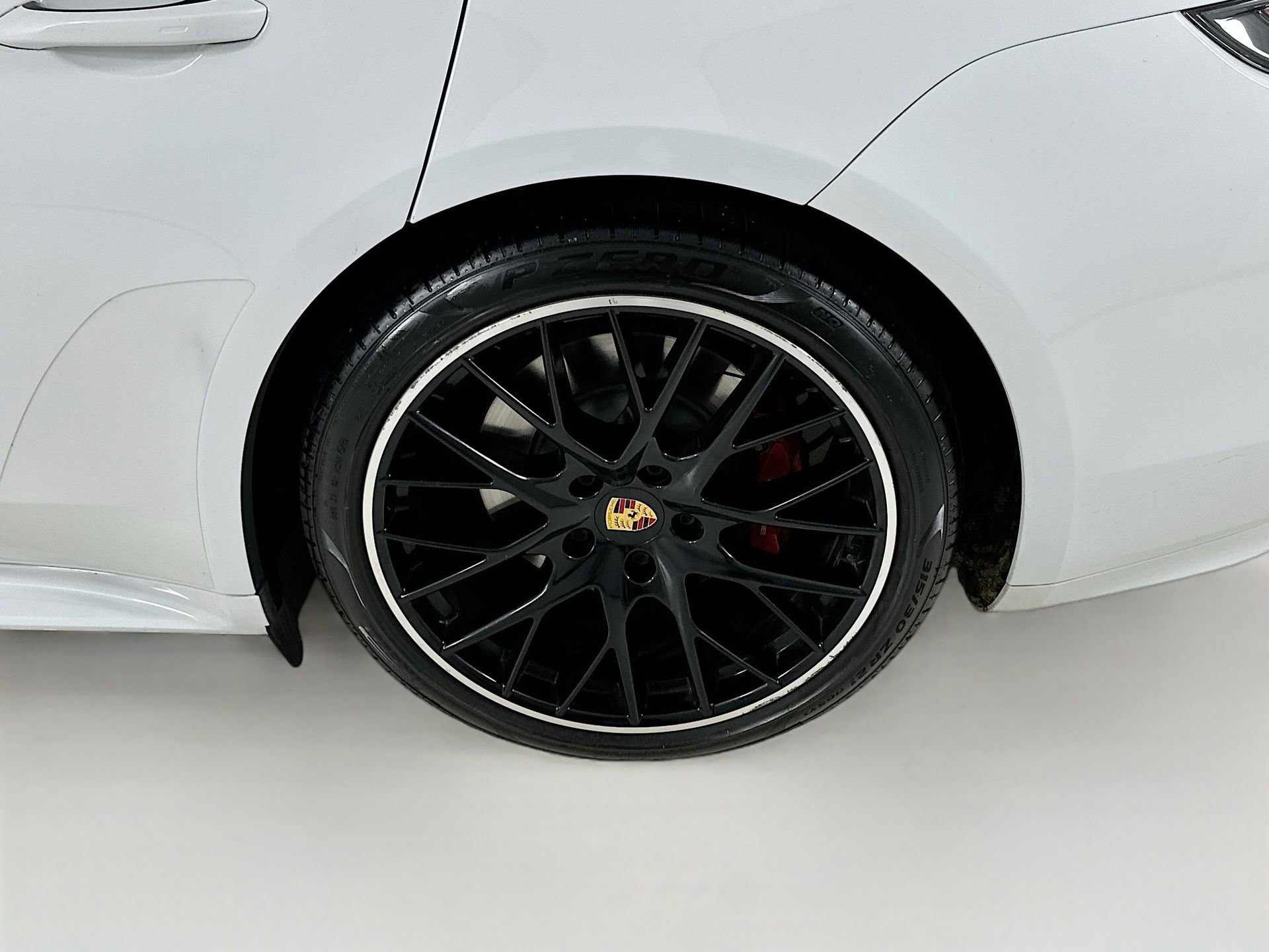 Used 2020 Porsche Panamera GTS image 33