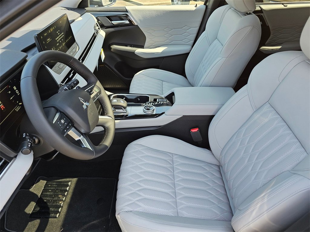 New 2025 Mitsubishi Outlander AWD image 7