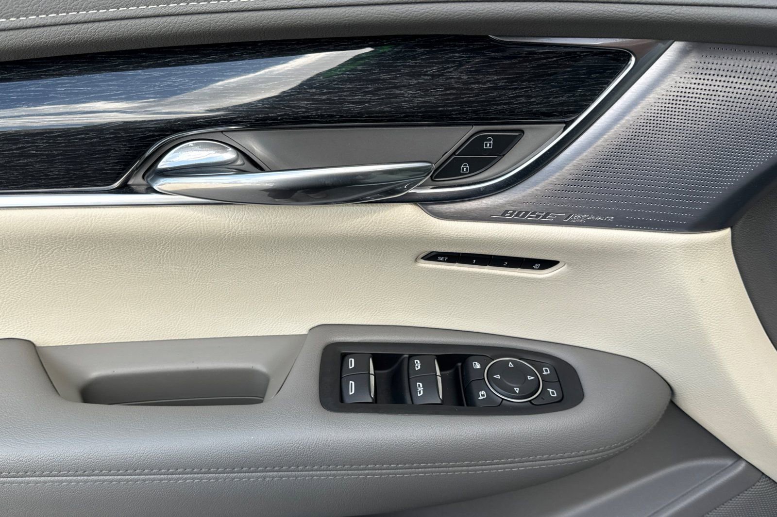 Used 2024 Cadillac XT6 Premium Luxury w/ Technology Package image 10