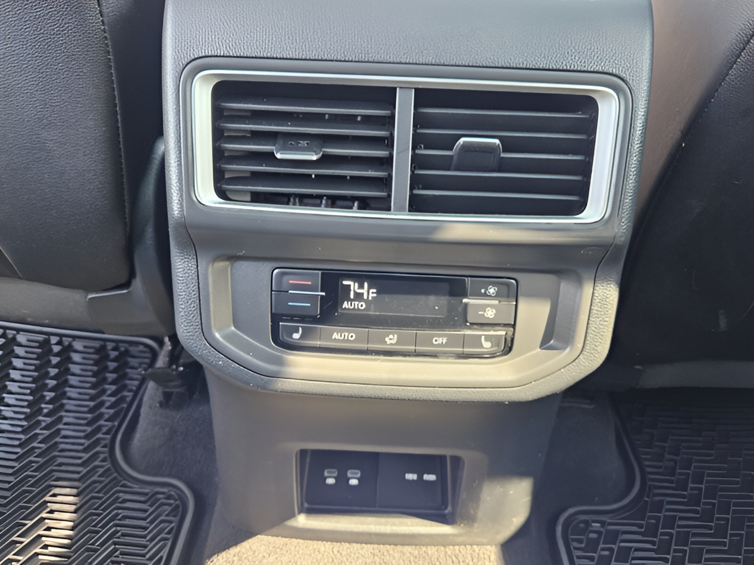 Used 2024 Volkswagen Atlas SEL Premium R-Line AWD/4WD image 11