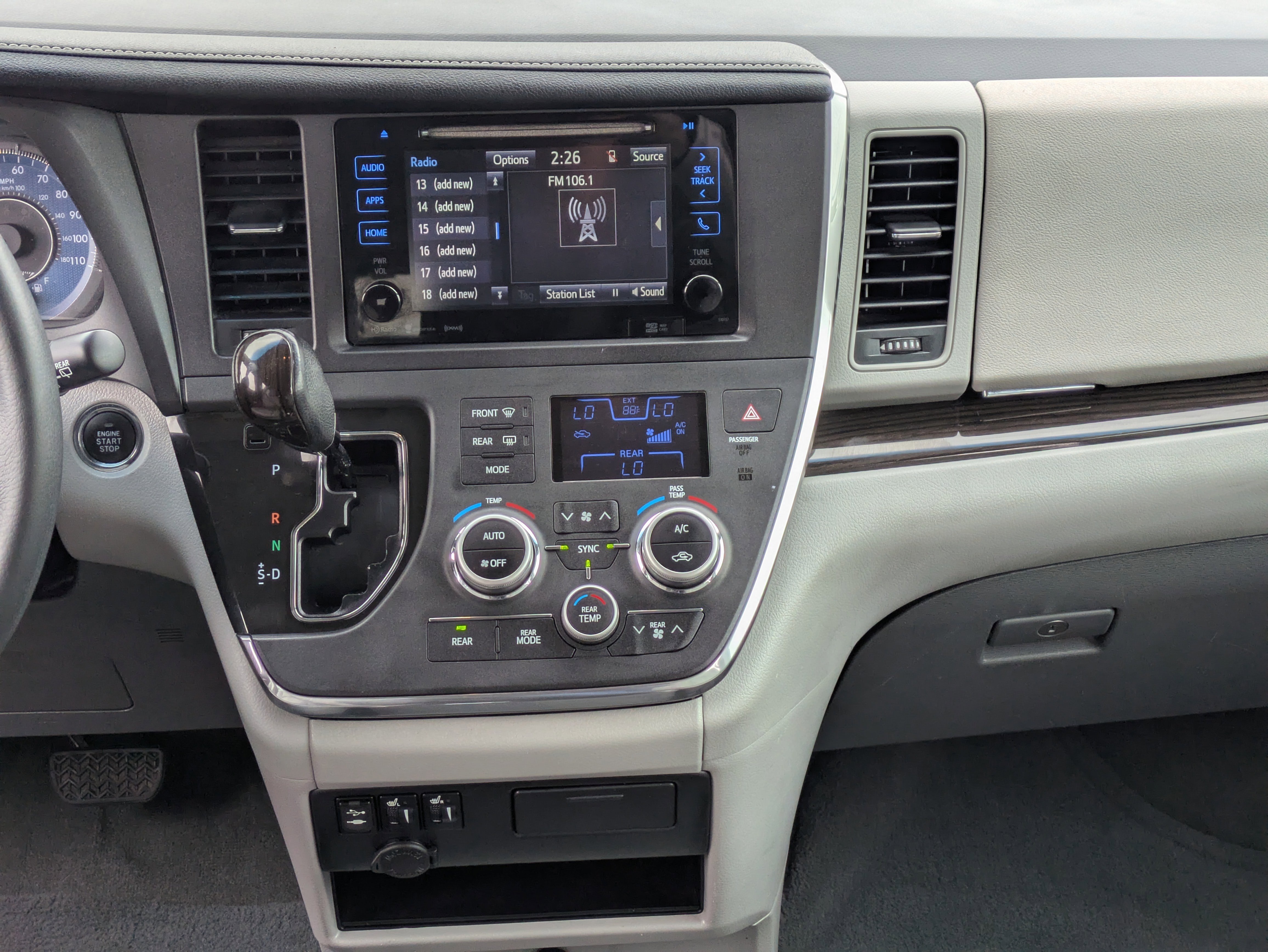 Used 2017 Toyota Sienna XLE w/ XLE Navigation Package FWD image 16