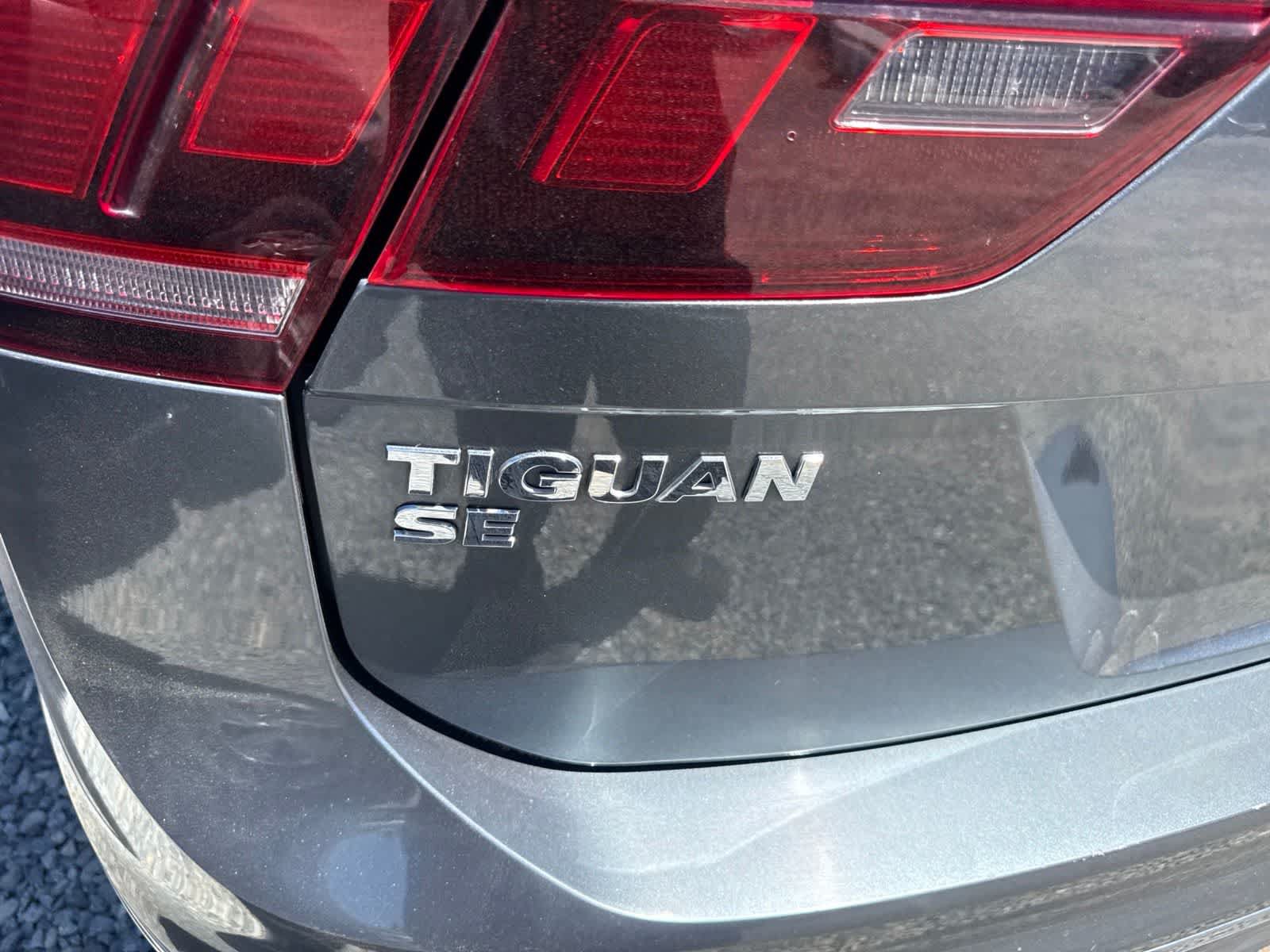 Used 2018 Volkswagen Tiguan SE FWD image 12