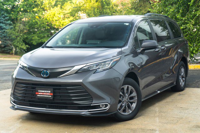 Used 2022 Toyota Sienna XLE