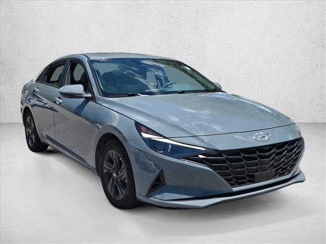 Used 2022 Hyundai Elantra SEL w/ Convenience Package FWD image 3