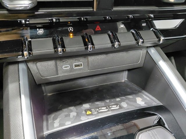 Used 2024 Chevrolet Colorado LT w/ LT Convenience Package III image 35