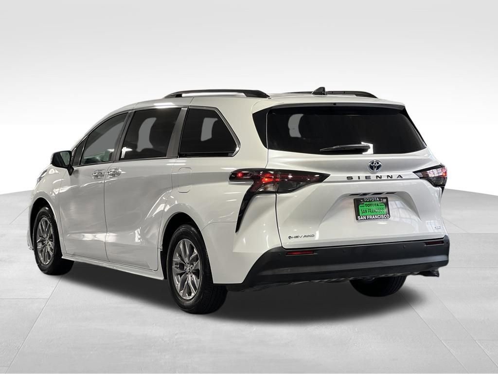 Used 2025 Toyota Sienna XLE w/ XLE Plus Package AWD/4WD image 3