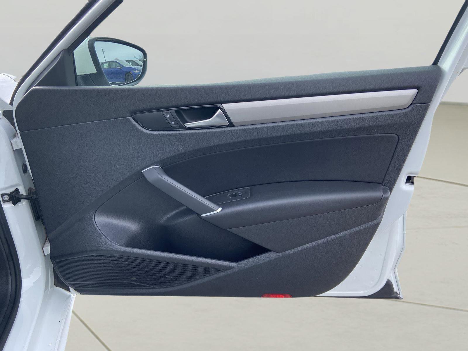 Used 2020 Volkswagen Passat 2.0T SE image 17