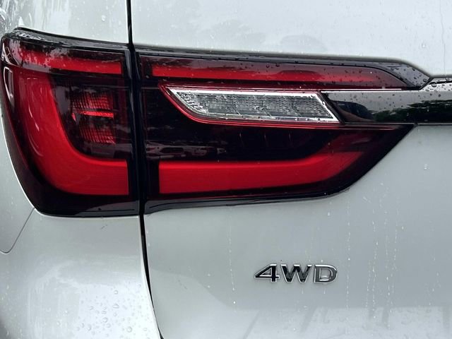 Used 2024 INFINITI QX80 Sensory AWD/4WD image 12